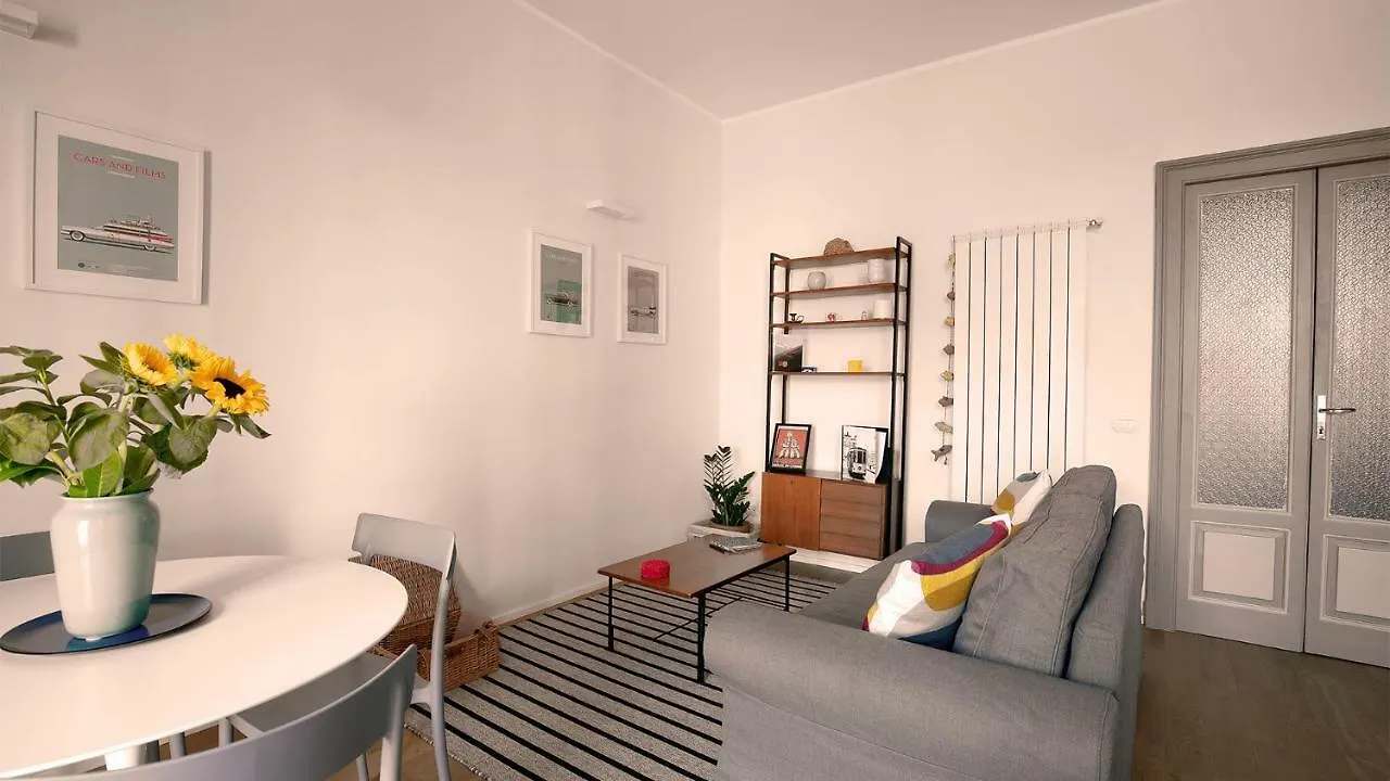 Casa Dela Lägenhet Milano Italien